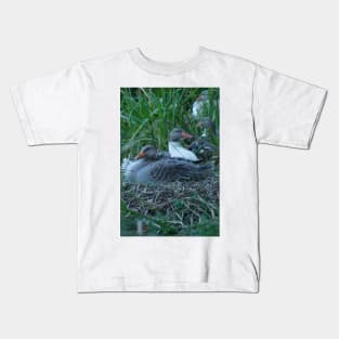 10518 Laying geese Kids T-Shirt